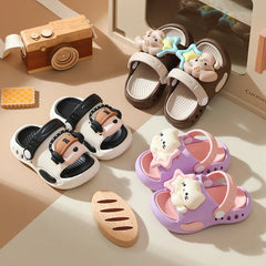 Children's Flip Flops, Anti Slip and Lightweight, Children's Hole Shoes, Soft Soled Cartoon Beach Shoes for Boys and Girls