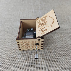 1pc Birthday Music Box Wooden Antique Carved Hand Cranked Classic Theme Music for Christmas Gifts Family Decoration