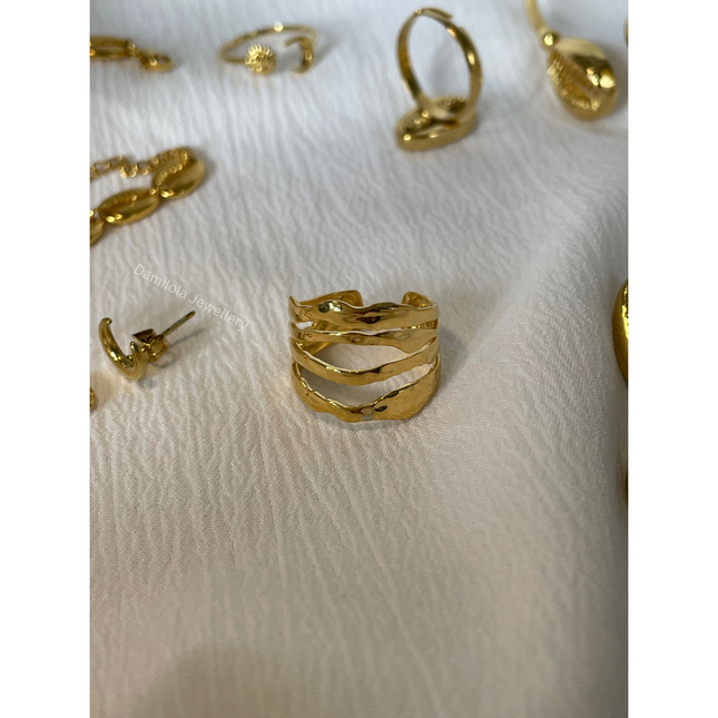 Textured Waved ‘Yemoya’ Ring - gold/silver