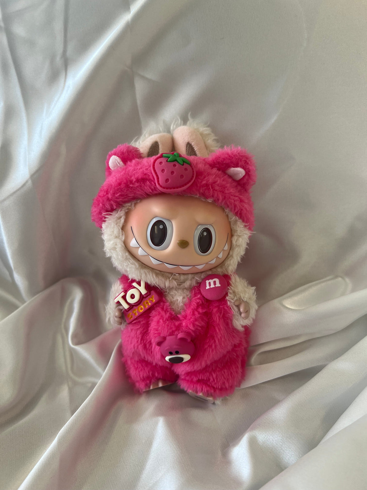 Labubu Berry Bear Outfit Set - Pink Fluffy Onesie & Strawberry Hood (17cm)