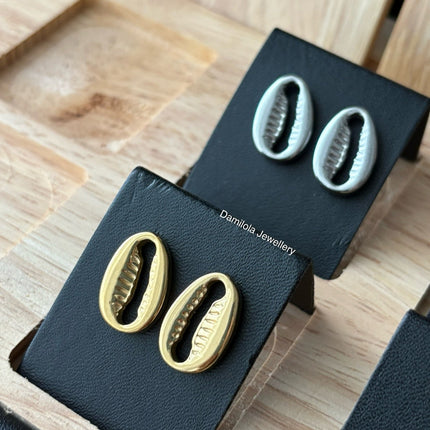 Cowrie Shell Stud Earring - Silver/Gold