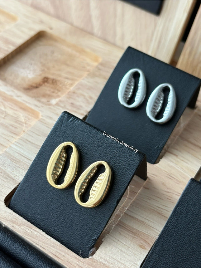 Cowrie Shell Stud Earring - Silver/Gold