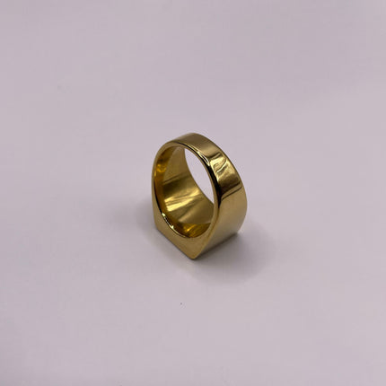 Gold ‘King Noir’ Onyx Men’s Ring