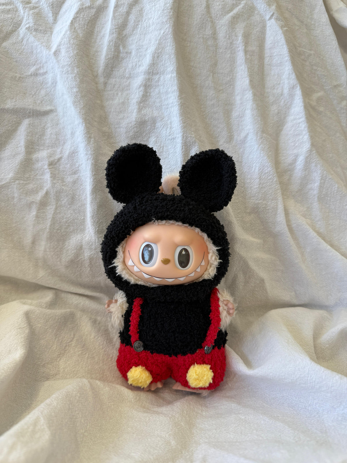 Labubu Classic Mouse Outfit Set - Black Hoodie & Red Overalls (17cm)