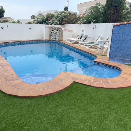 Synthetic Grass for Swimming Pool Surrounds