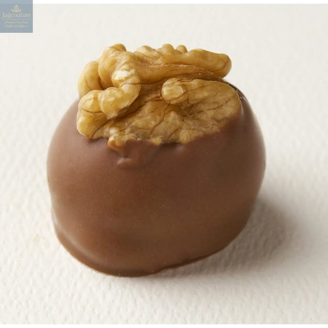Manon Lait - light hazelnut caramel mousse on a croquant base hand decorated with a walnut 19g