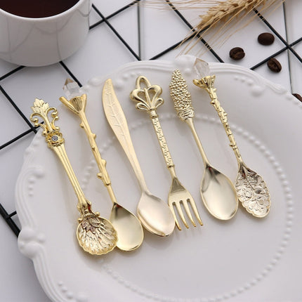 6pcs / Set Vintage Mini Coffee Spoons Suit Royal Style Metal Carved Coffee Fruit Cutler Dessert Flatware Kitchen Tools, Gold, Red Bronze, Antique Bronze（With Red Fork）, Antique Bronze（With Antique Fork）, Silver