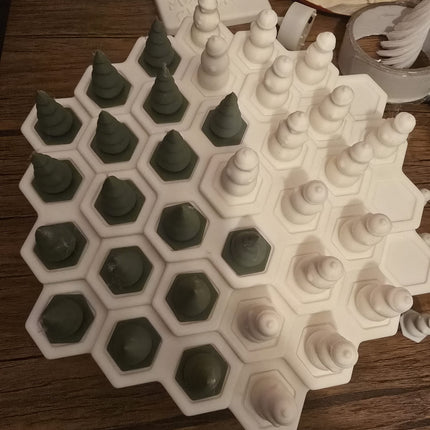 Stack the Snowmen! Holiday Balance Game with Festive Trees