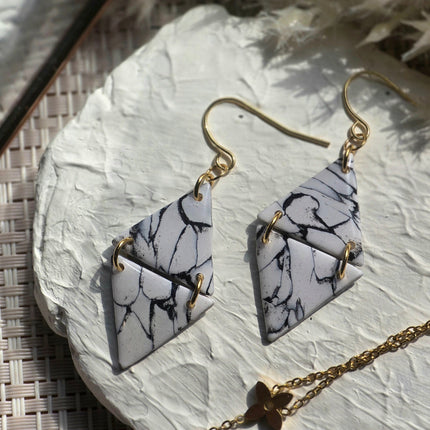 Clara| Howlite| Can be switched for silver