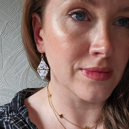 Clara| Howlite| Can be switched for silver