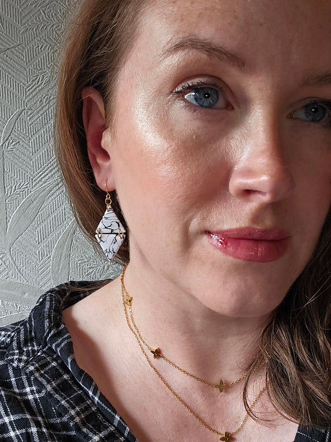 Clara| Howlite| Can be switched for silver